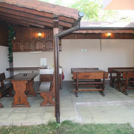 فندق Ivatea Family رافدا