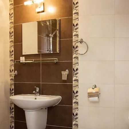 Ivatea Family فندق