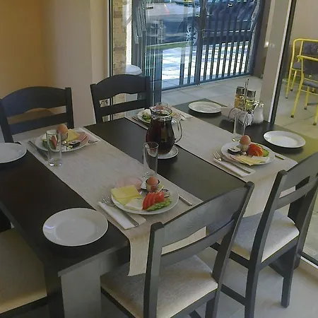 Ivatea Family فندق